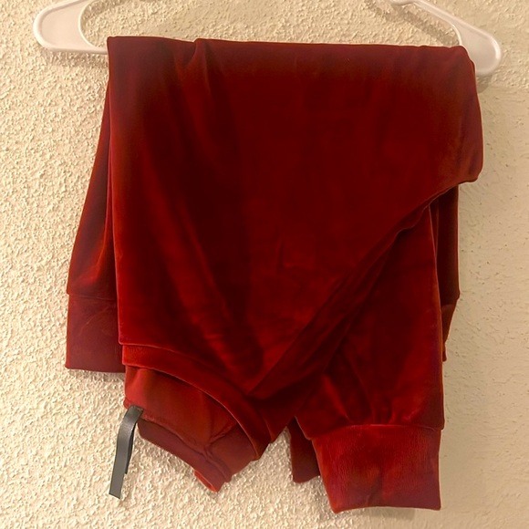 Torrid burgundy velour set - Picture 2 of 2